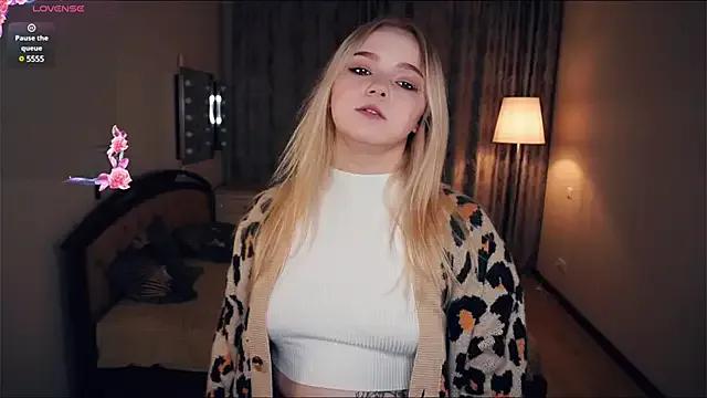 ZaraCreedon on StripChat 