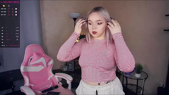 ZaraCreedon on StripChat 