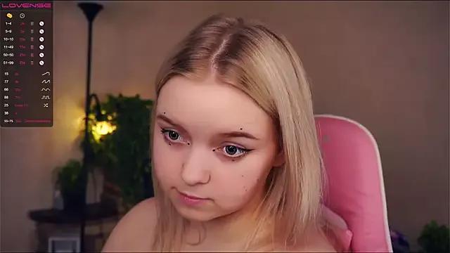 ZaraCreedon on StripChat 