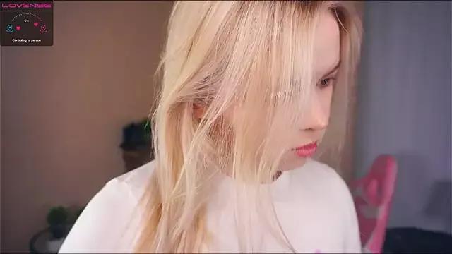 ZaraCreedon on StripChat 
